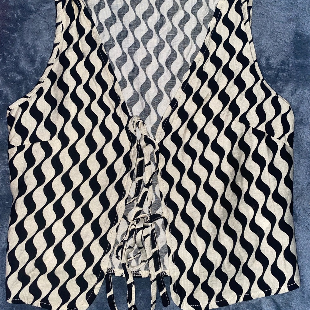 SHEIN Black and White Tank Top with Tie Front